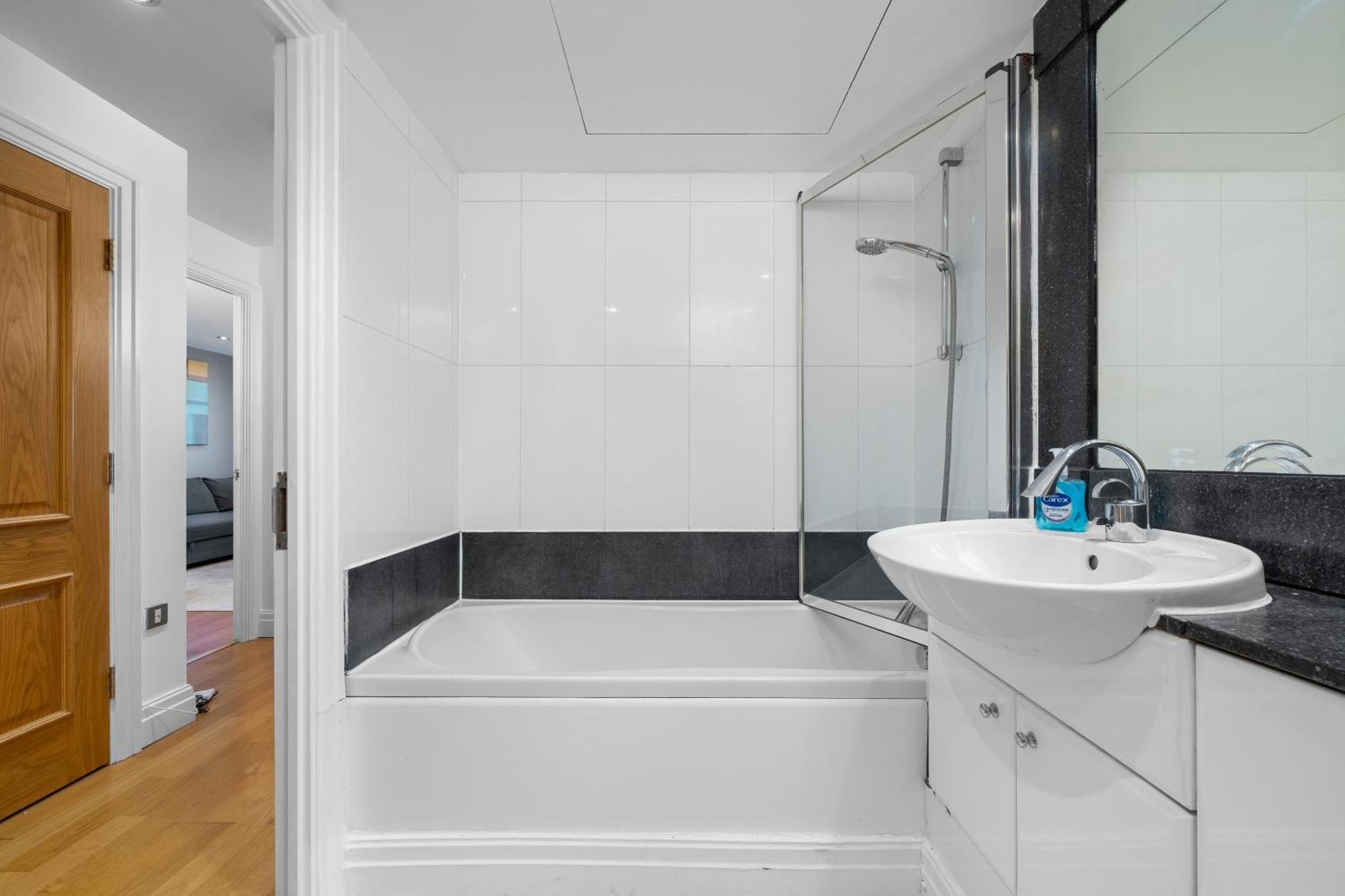Modern Paddington Station 2 Bedroom Apartment ลอนดอน ภายนอก รูปภาพ